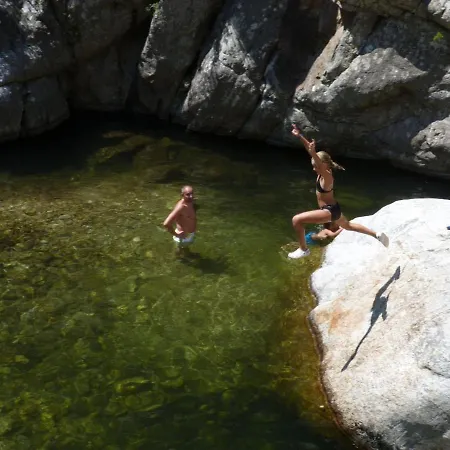Hotel Le Percheron, Le Pont De Calmel