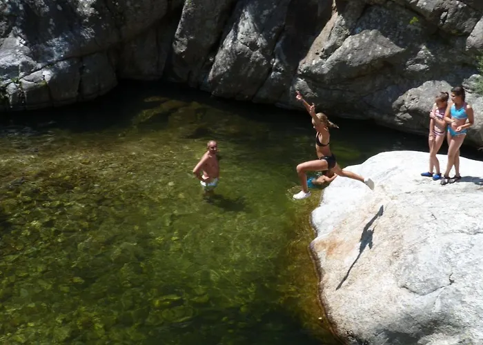 Hotell Le Percheron, Le Pont De Calmel